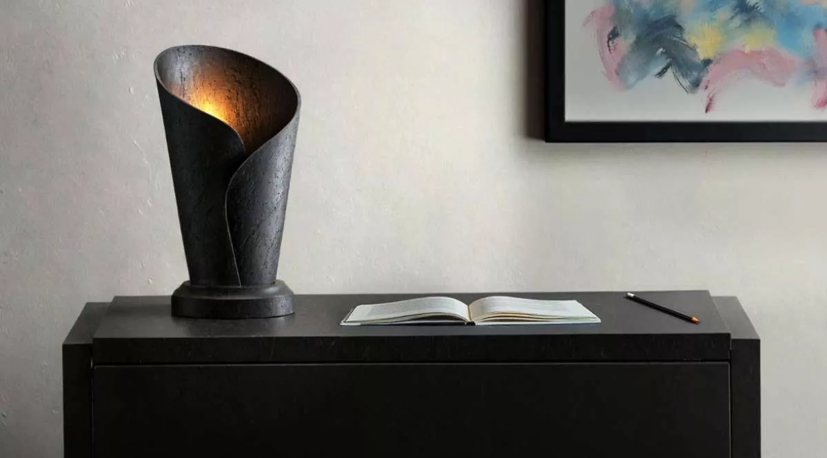 Sculptura: AI–Human Form Exploration in Light