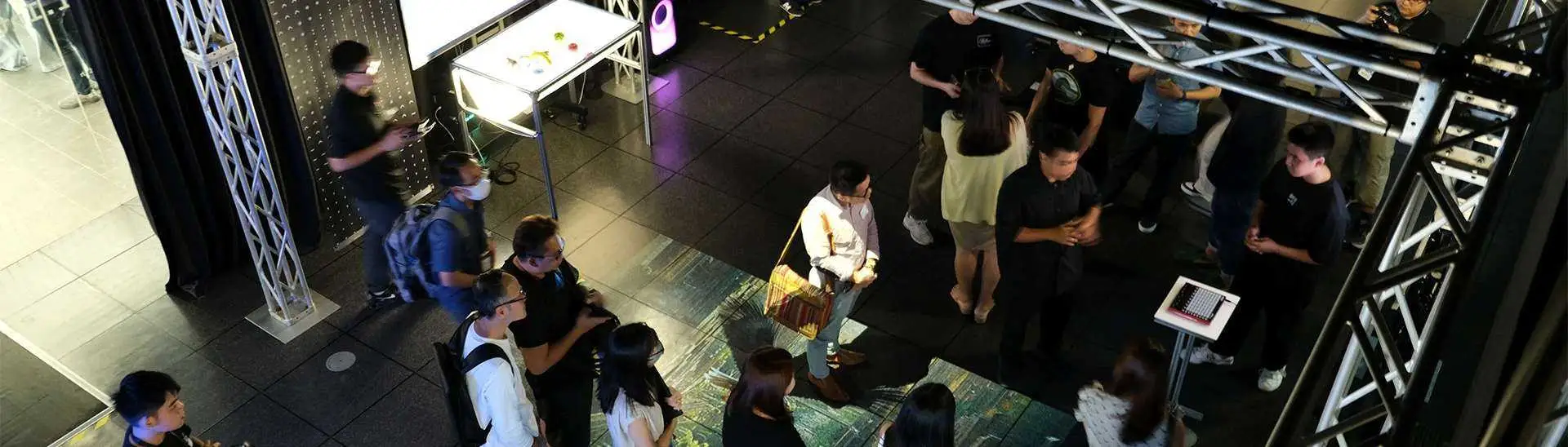 Interactive Digital Experiments with Artificial Intelligence Studio