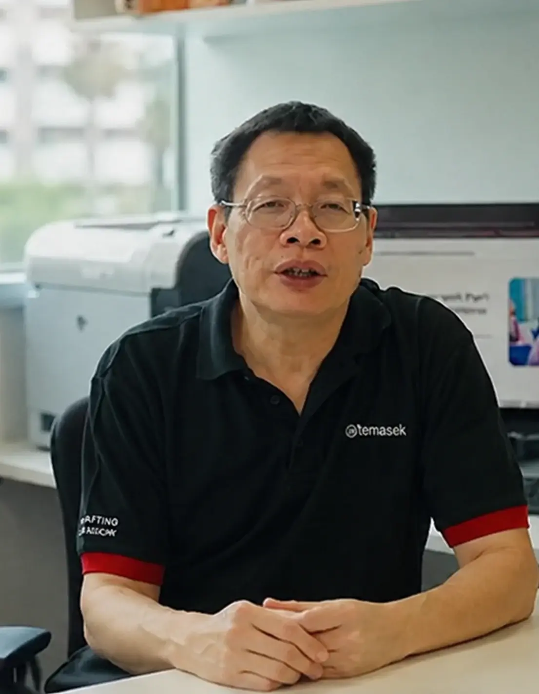 Adult learner developing future-ready IT, AI and analytics skills at Temasek Polytechnic