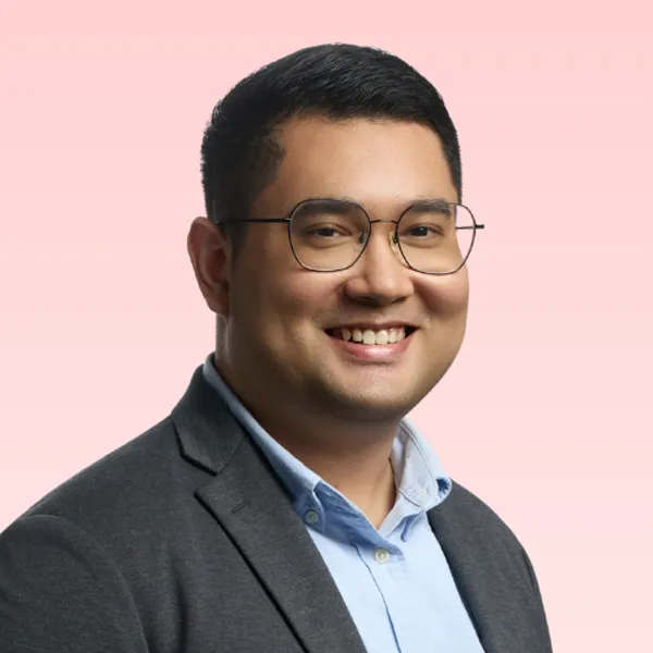 Working professional developing sustainability reporting skills through specialist diploma for career advancement