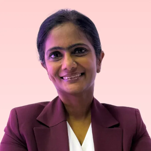 Mid-career professional learning business analytics and data visualisation for career growth in Singapore