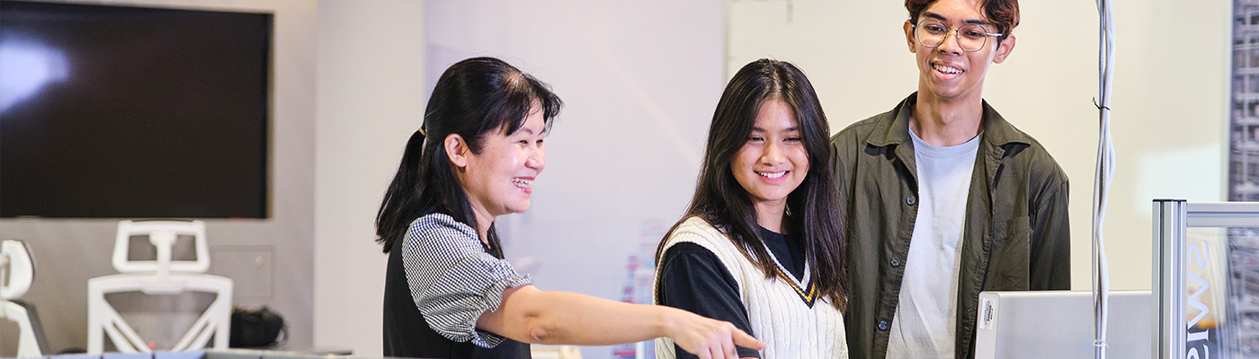 students from the diploma in international trade and logistics